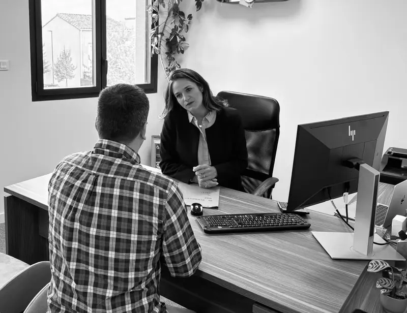 Divorce et patrimoine à Valence Un client reçu par Me Charlotte Besson pour préparer son divorce, au cabinet de Valence